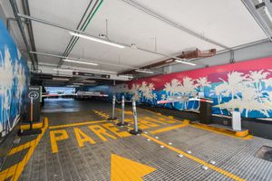 Image 31 - 923976