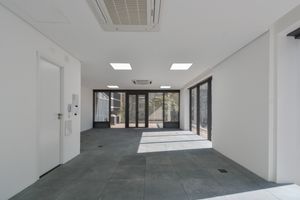 Image 3 - 923976
