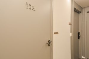 Image 17 - 923976