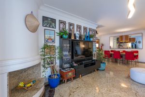 Image 3 - 923981