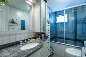 Image 19 - 923981
