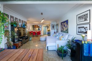Image 8 - 923981