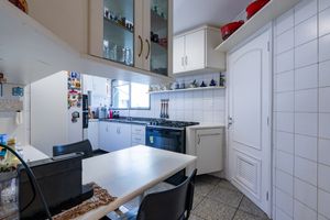 Image 21 - 923981