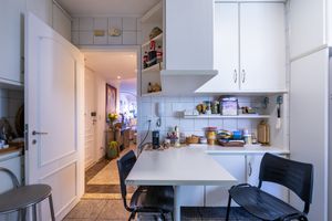Image 17 - 923981