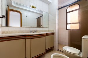 Image 22 - 923982