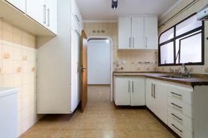 Image 31 - 923982