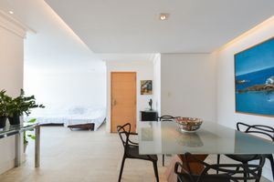 Image 5 - 923983