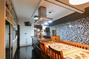 Image 19 - 923984
