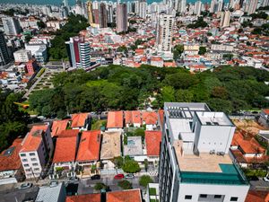 Image 29 - 923990