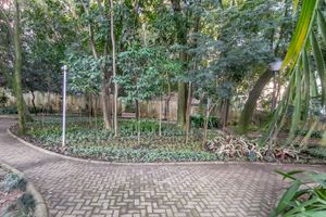 Image 28 - 923991