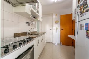 Image 18 - 923991