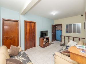 Image 12 - 923993