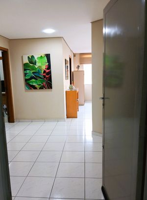 Image 9 - 924002