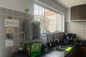 Image 18 - 924003