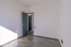 Image 21 - 924011