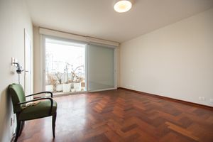 Image 19 - 924016