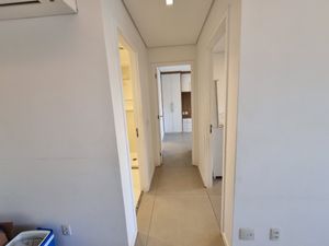 Image 19 - 924027