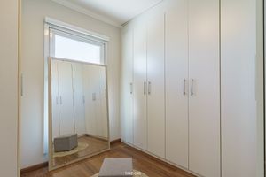 Image 19 - 924032