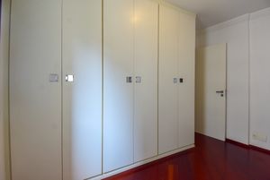 Image 19 - 924037