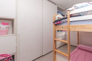 Image 25 - 924042