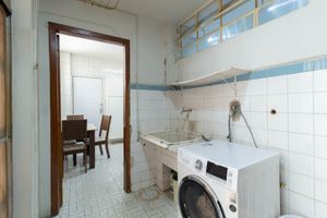 Image 9 - 924048