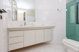Image 32 - 924051