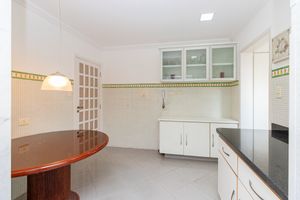 Image 26 - 924051