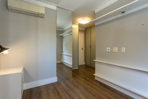 Image 21 - 924053