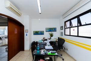Image 39 - 924055