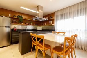 Image 21 - 924057