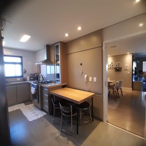 Image 17 - 924058