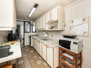 Image 8 - 924065
