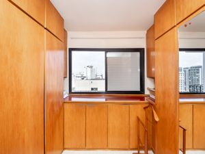 Image 17 - 924065