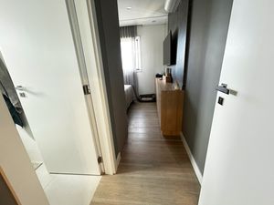 Image 10 - 924073