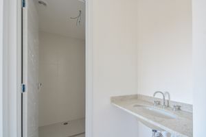 Image 19 - 924075