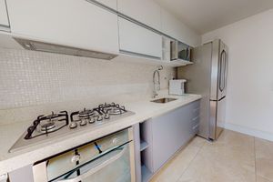 Image 7 - 924079