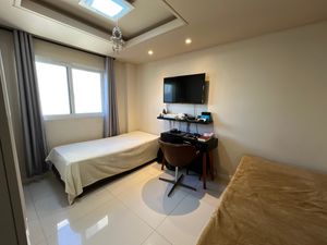 Image 19 - 924081