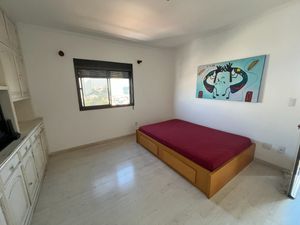 Image 19 - 924082