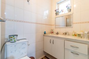 Image 35 - 924094