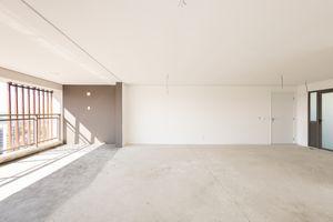 Image 1 - 924096