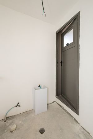 Image 21 - 924096