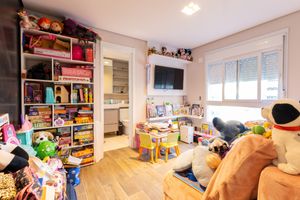 Image 21 - 924106