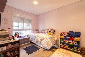 Image 17 - 924106