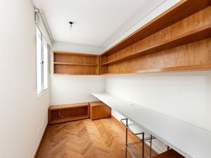 Image 22 - 924111
