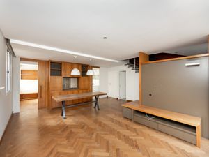 Image 3 - 924111