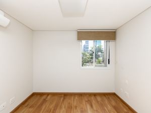 Image 19 - 924111