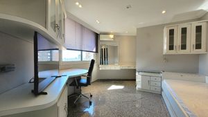 Image 36 - 924121