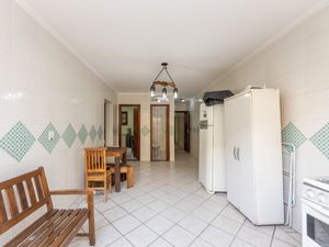 Image 25 - 924130