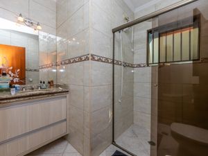 Image 12 - 924130