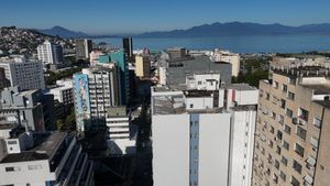 Image 21 - 924158